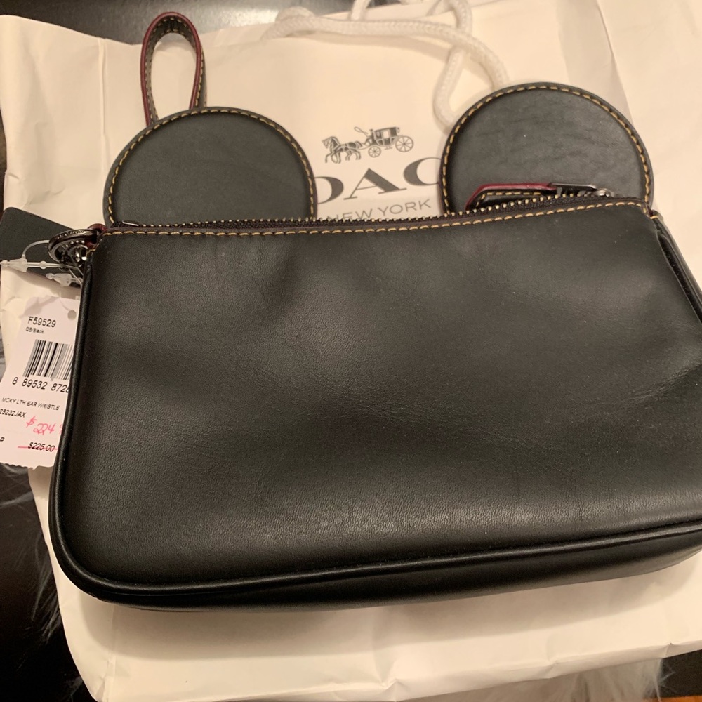 Coach Mickey clutch NWT